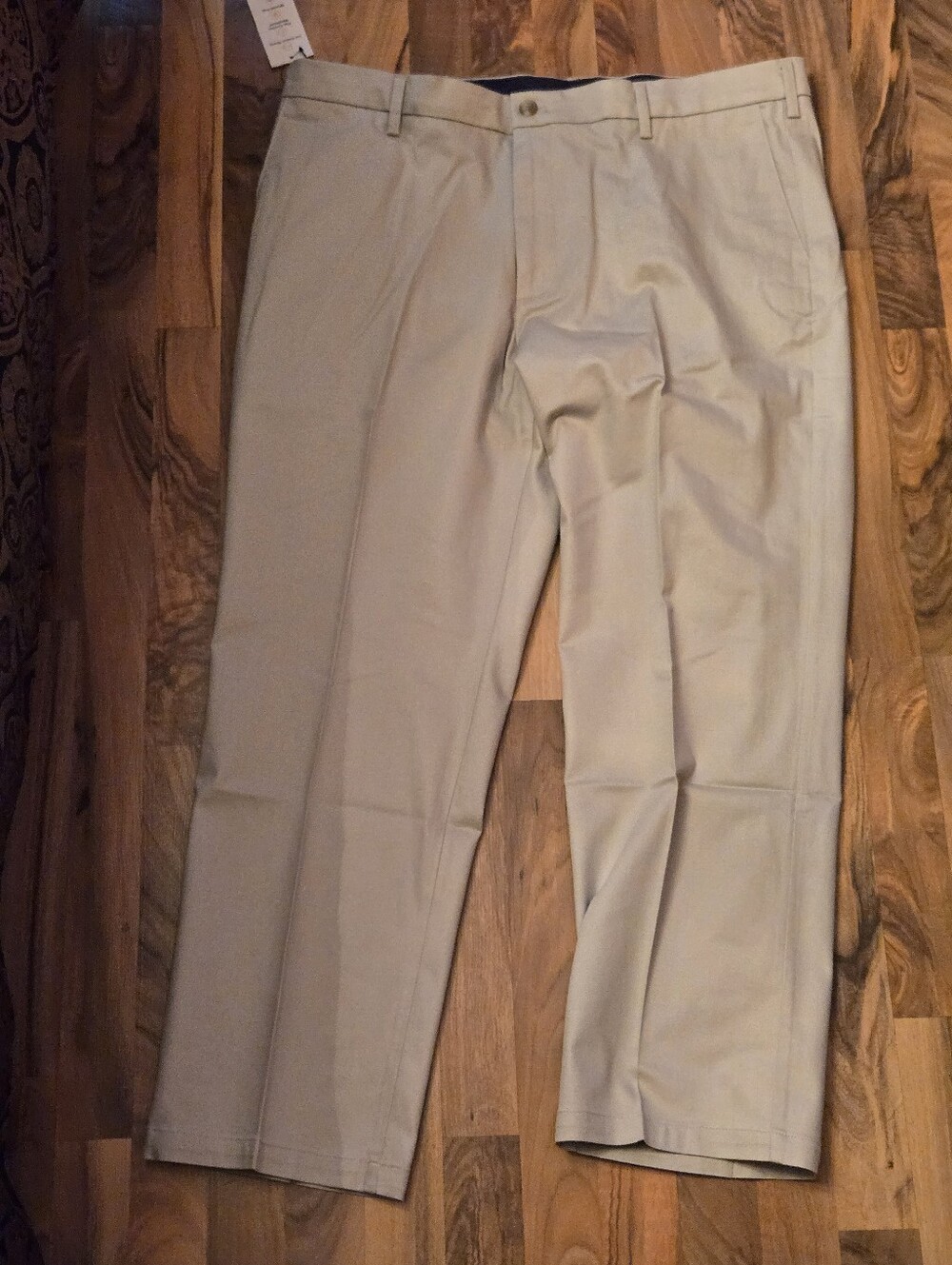 New With Tags Dockers Signature Khaki Classic Fit Size 40x29